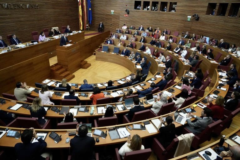 Unanimidad en Les Corts para aprobar el crédito Dana de 2.364 millones, con reproches cruzados al Consell y al Gobierno
