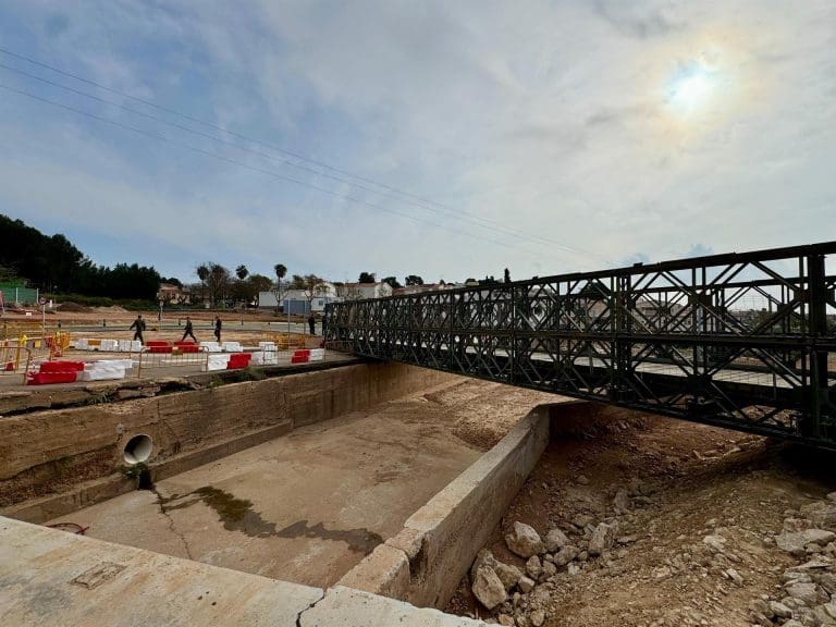 Adecuan el puente sobre el barranco de Pozalet en Loriguilla para instalar una estructura militar provisional