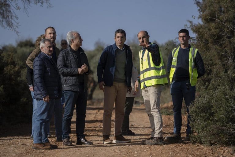 El móvil de Pradas muestra 13 llamadas el 29O con el alcalde de Utiel, ocho de ellas canceladas o perdidas