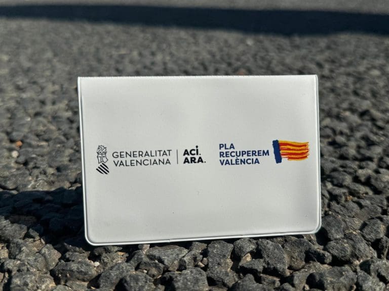 El Consell ratifica la contratación de la asistencia técnica para gestionar tarjetas de transporte ‘Recuperem València’
