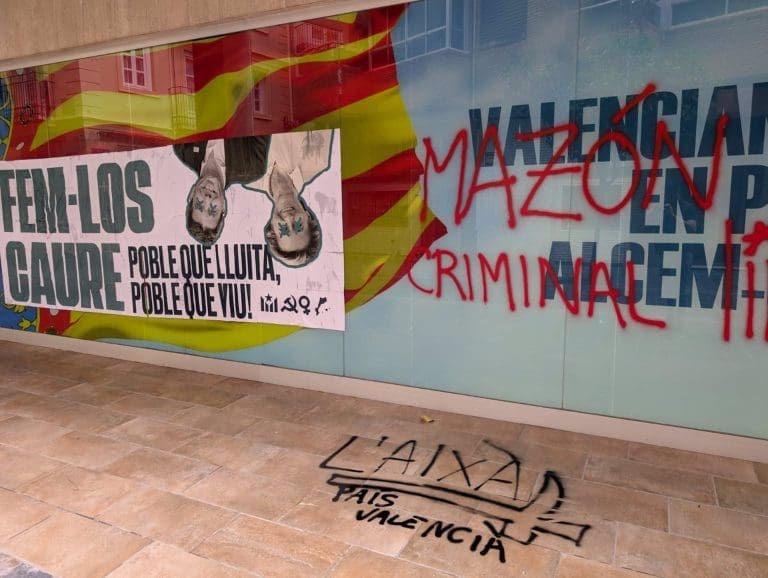 El PPCV denuncia actos vandálicos en su sede en València que amanece con ‘amenazas’ y pintadas de ‘Mazón criminal’