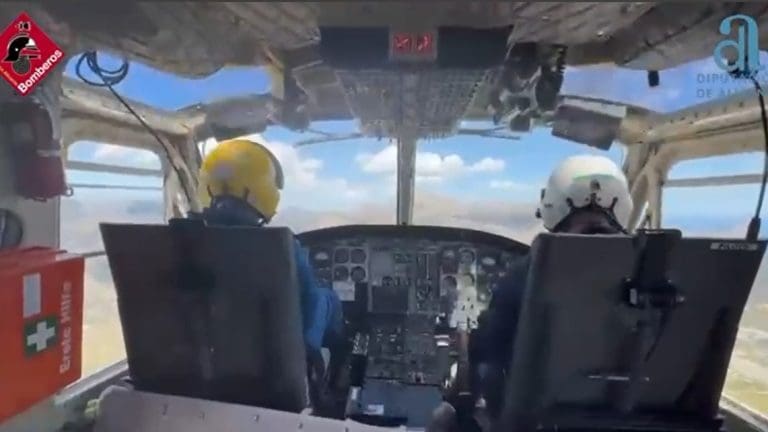 Los bomberos rescatan en helicóptero a una mujer tras dañarse un tobillo en Callosa d’en Sarrià