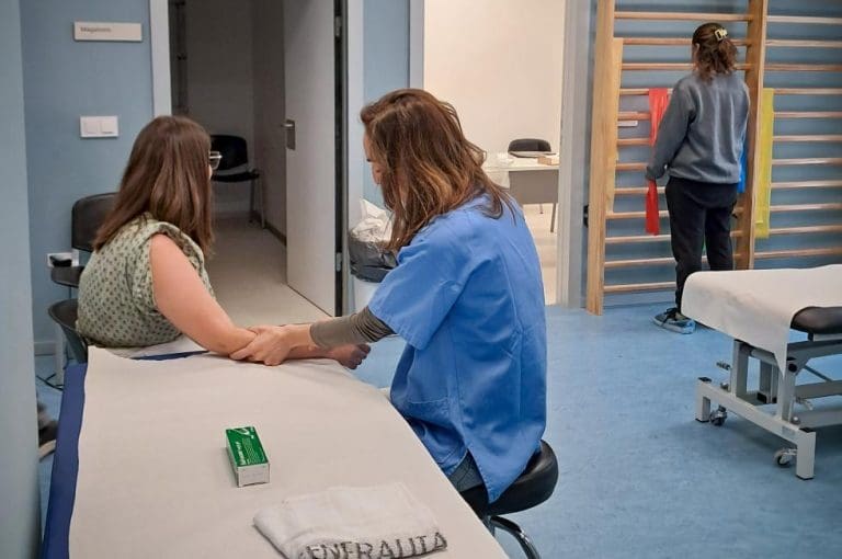 Sanidad incorpora el servicio de fisioterapia al centro de salud Campanar II