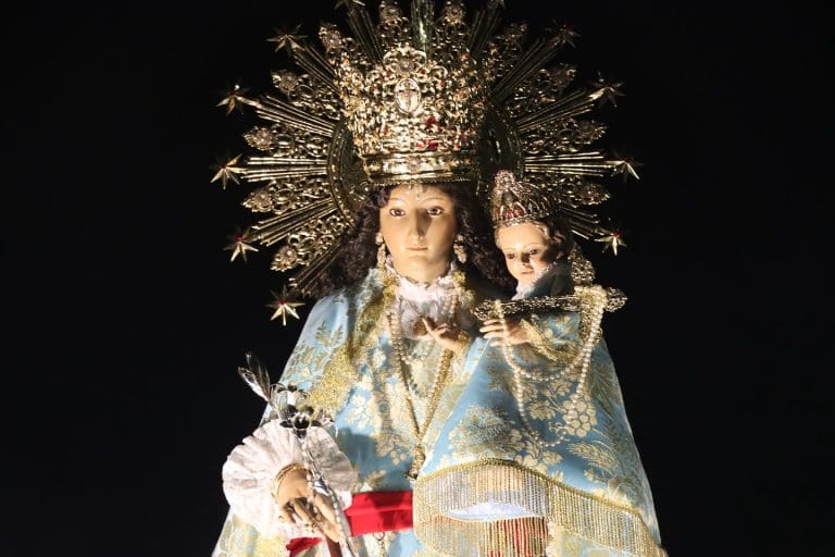 Torrent se rinde a su patrona