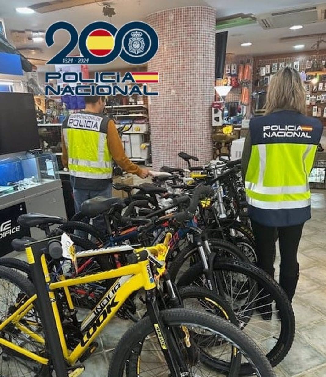 01/05/2025 Dos detenidos por apropiarse de bicis eléctricas de alquiler y venderlas en tiendas de segunda mano. Agentes de la Policía Nacional han detenido en la localidad de Gandia (Valencia) a dos personas --un hombre y una mujer de 35 y 39 años-- por presuntamente apropiarse de bicicletas eléctricas de alquiler para venderlas posteriormente en tiendas de segunda mano. SOCIEDAD POLICÍA NACIONAL