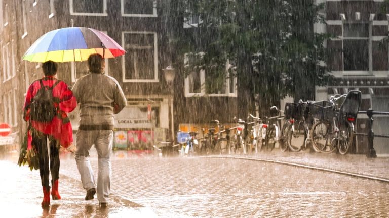 La Universitat de València suspende las actividades docentes en el campus de Ontinyent por la alerta de lluvias