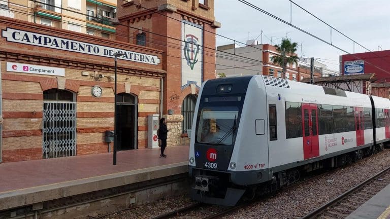 ‘Retrasos generalizados’ en Metrovalencia tras interrumpir esta tarde el tráfico en algunos tramos de las líneas 1 y 2 por las lluvias