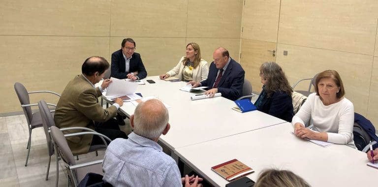 Valencia aborda el desarrollo del primer plan especial para pedanías con vecinos de Castellar-l’Oliveral