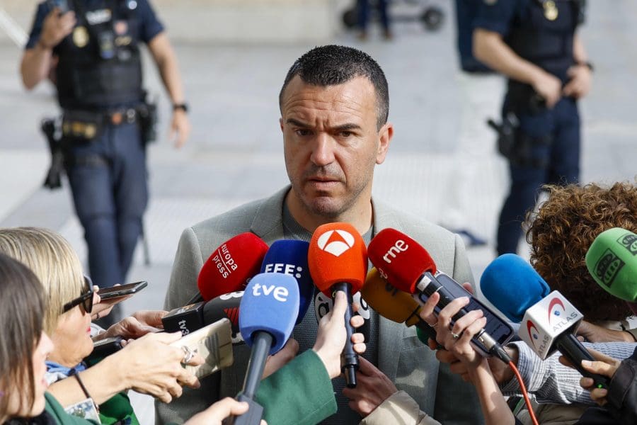 El presidente de la Diputación de Valencia, Vicent Mompó, llega a declarar como testigo en la causa de la dana. EFE/Ana Escobar