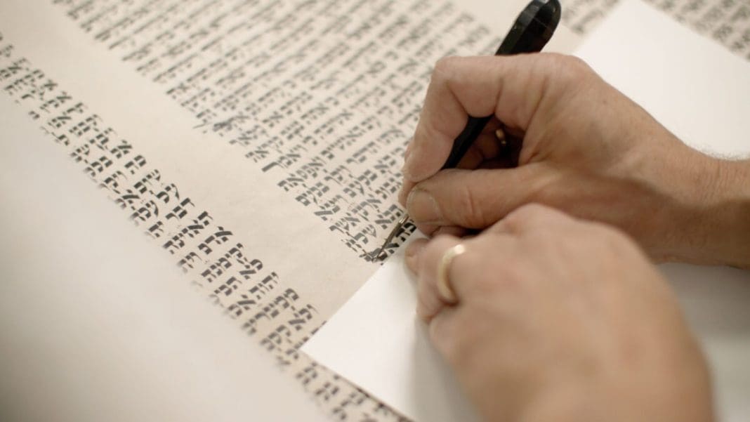 Restauración de la Torah en EE.UU antes de llegar a Valencia