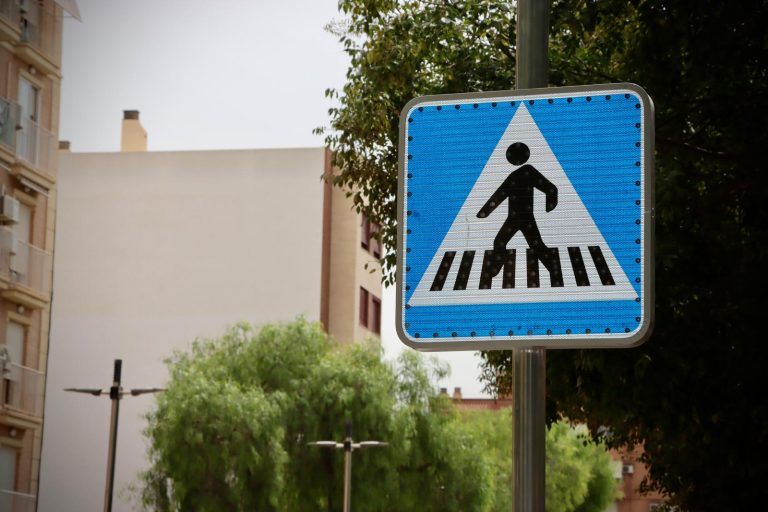 Torrent refuerza la seguridad vial con un nuevo paso de peatones inteligente