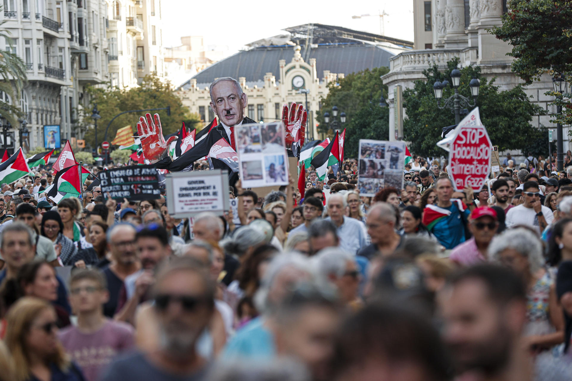 La sociedad valenciana pide el embargo de armas a Israel - Actualidad ...