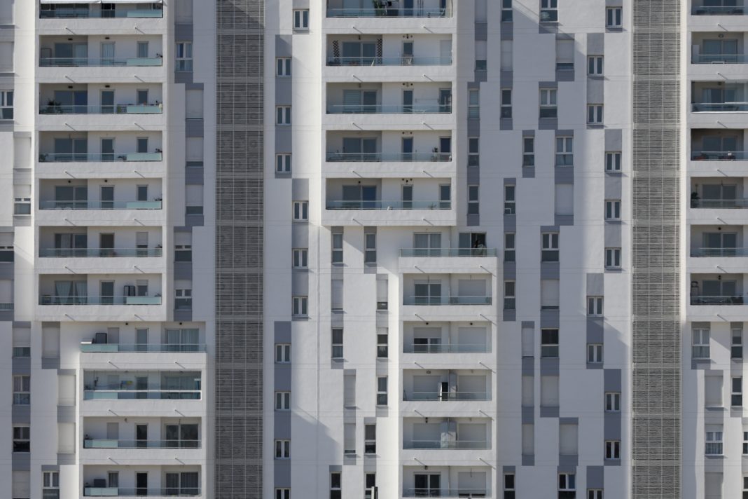 Ocho empresas concurren a la licitación de la Generalitat para la construcción de más de 300 viviendas protegidas en El Puig, Manises y València