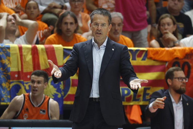 Pedro Martínez avisa de un duelo distinto en el Palau y exige controlar el rebote