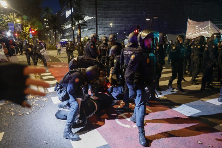 Compromís exige responsabilidades por las cargas policiales en las protestas por Gaza en València