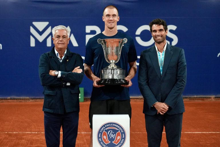 Choinski remonta a Mikrut y conquista la Copa Faulcombridge en Valencia