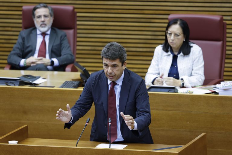 Mazón garantiza que el centro de especialidades de Campanar mantendrá el nombre de Ernest Lluch