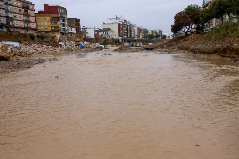 El temporal desborda barrancos en Valencia