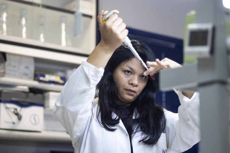 Valencia se sitúa entre las tres provincias españolas con más mujeres extranjeras afiliadas a la Seguridad Social