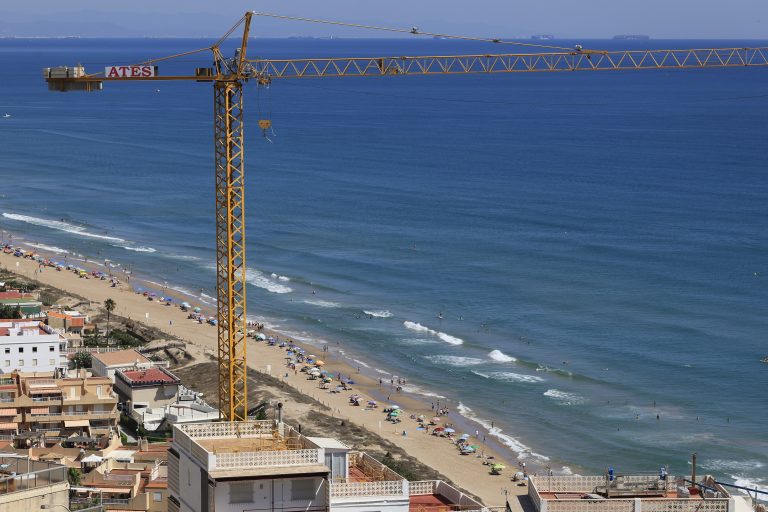 Hallan un cadáver en la playa del Dosel de Cullera sin signos de violencia