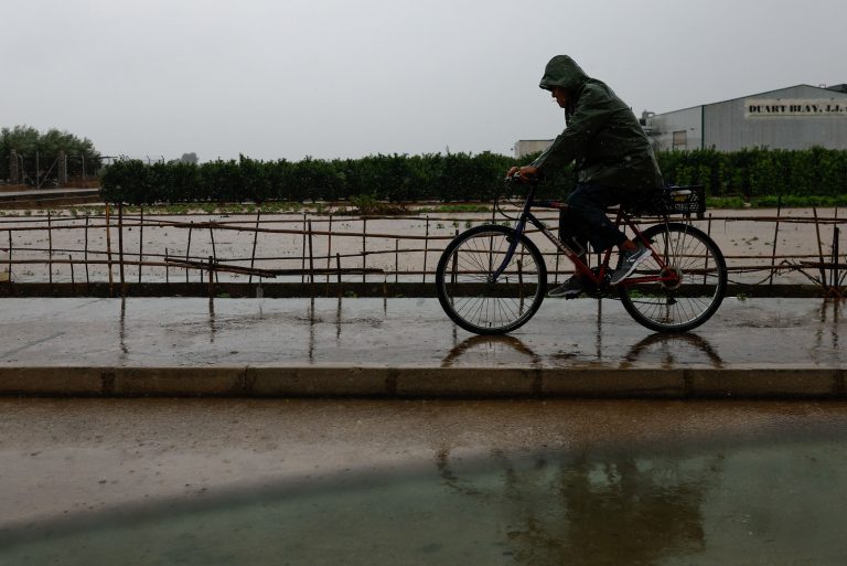 Domingo con chubascos fuertes en el litoral valenciano que remitirán por la tarde