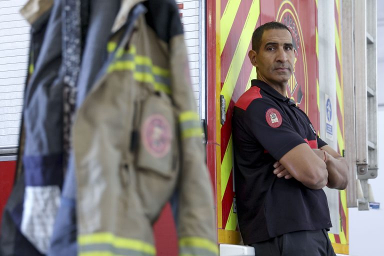 Un bombero de València revive la DANA: rescates a remo y un amanecer desolador