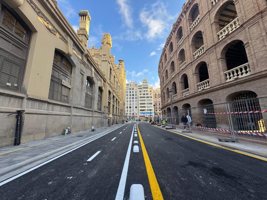 València homenajea a figuras del deporte, la música y estrecha lazos con Daimiel.