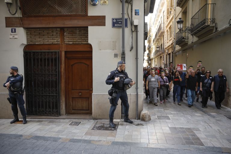 La jueza requiere a la periodista que comió con Mazón el tique del aparcamiento