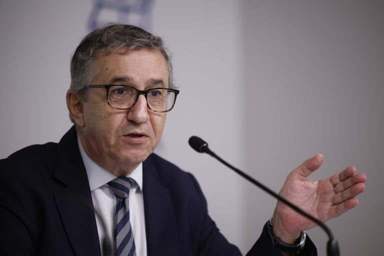 Educación apunta a la nota más baja de Valenciano en la PAU como causa de la caída de la media de acceso