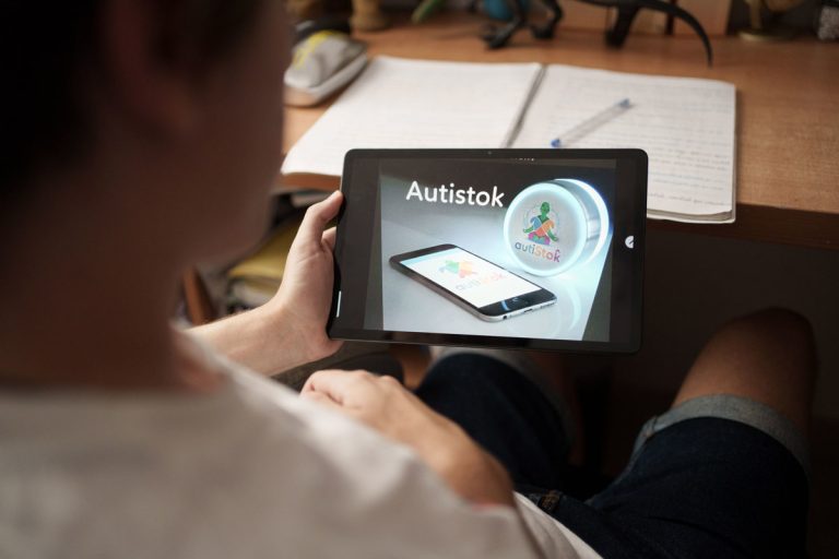 Un joven con autismo crea AutiStok, una app gratuita para gestionar emociones y rutinas