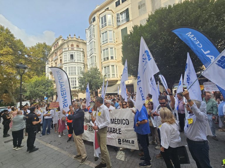 Cerca del 90% de los médicos de la Comunitat secunda la huelga contra la reforma del Estatuto Marco