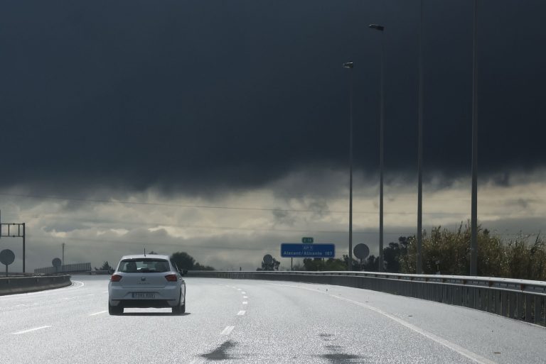 Aemet alerta de lluvias localmente torrenciales esta noche en Valencia, Castellón y norte de Alicante