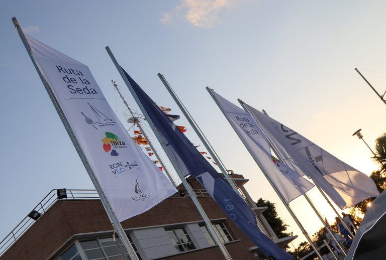 La dana Alice deja en puerto a la Ruta de la Seda y aplaza la salida en Valencia