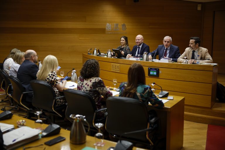 PP y Vox piden estadísticas diferenciadas entre nacionales y migrantes en el plan valenciano