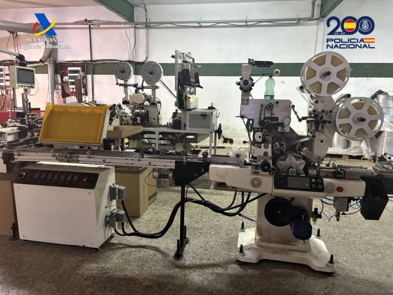 Trece detenidos y desmanteladas dos fábricas clandestinas de tabaco en Toledo y Valencia