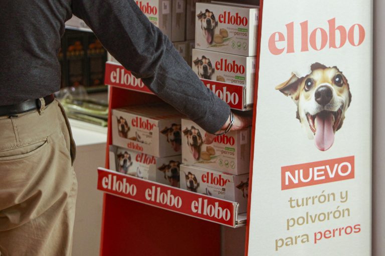 Turrones de Jijona para perros: El Lobo lanza dulces navideños para mascotas