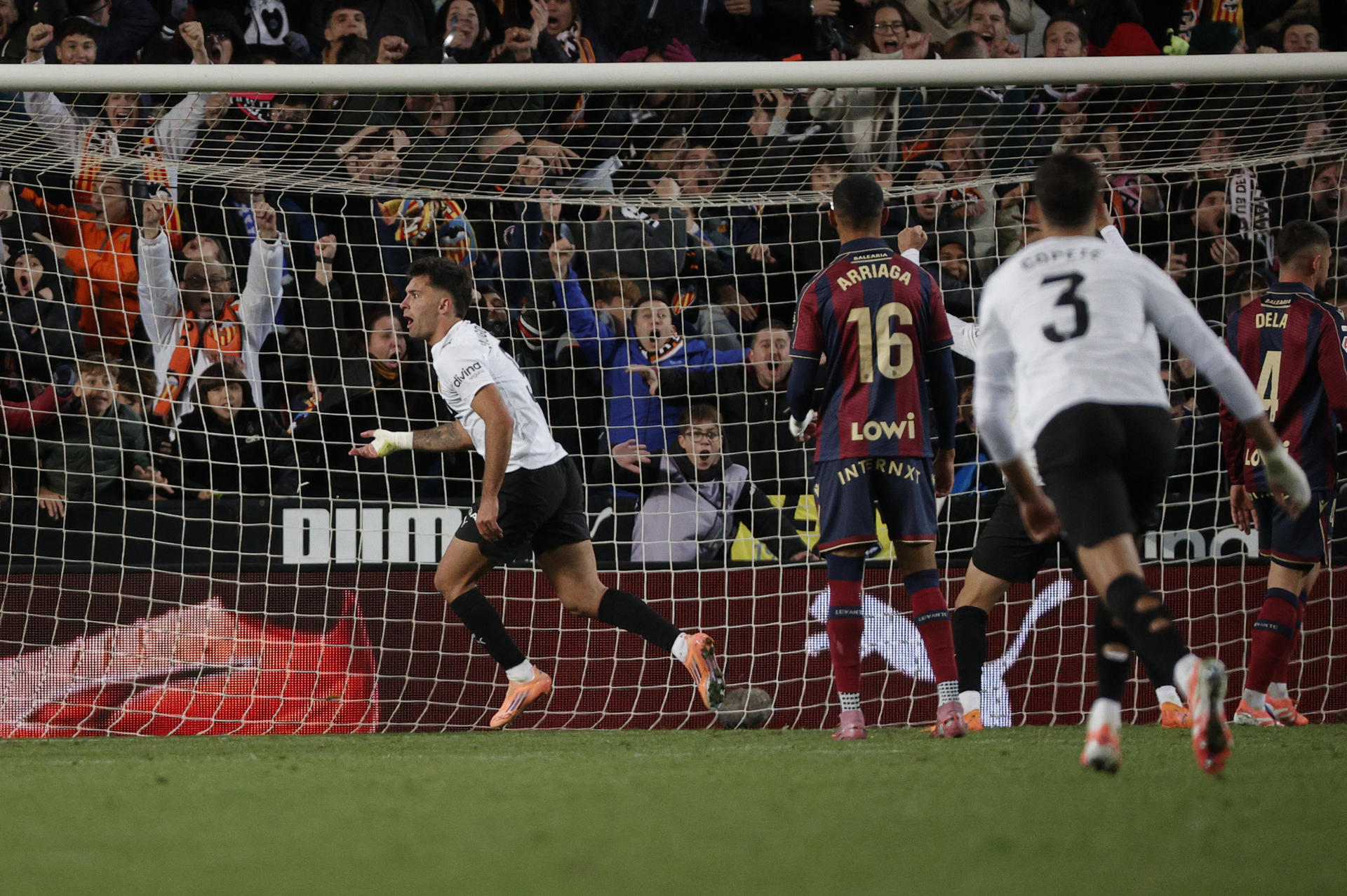 Una chilena de Hugo Duro resuelve el derbi valenciano: 1-0 - Actualidad ...
