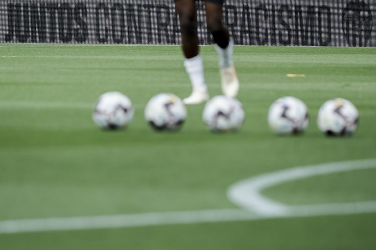 Valencia CF prohíbe de forma cautelar el acceso al abonado expedientado por insultos racistas
