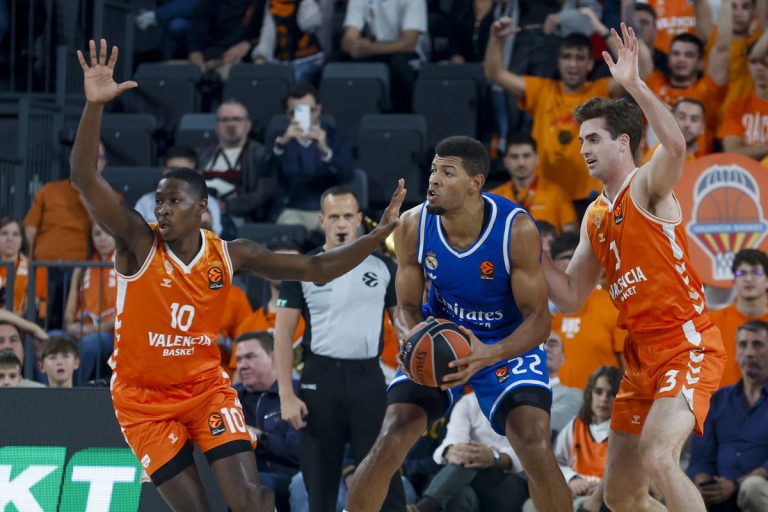 89-76. Valencia tumba al Real Madrid a golpe de triple