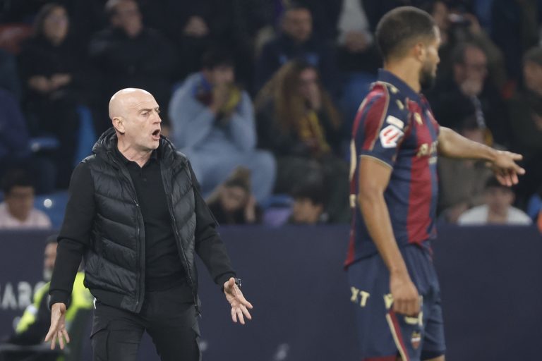 El Levante destituye a Julián Calero tras la derrota ante el Athletic