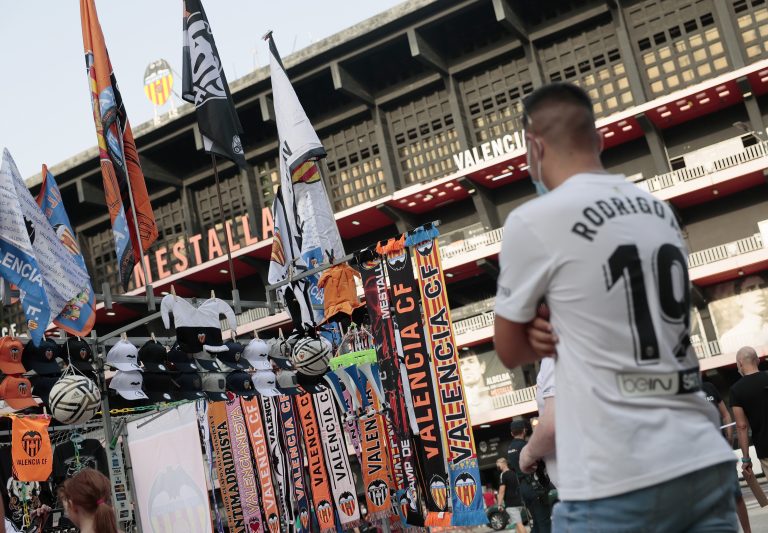 Detenidos dos miembros de ‘Indar Gorri’ por agredir a tres aficionados del Valencia