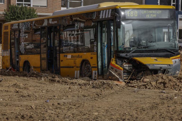 Hallan una treintena de agentes infecciosos tras la dana, con mayor carga en los lodos