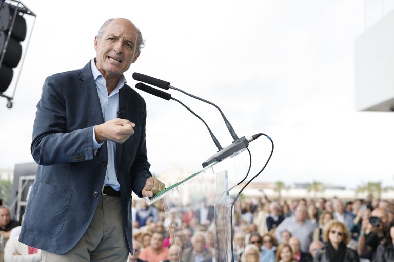 Camps pide a Pérez Llorca la fecha del congreso regional del PPCV