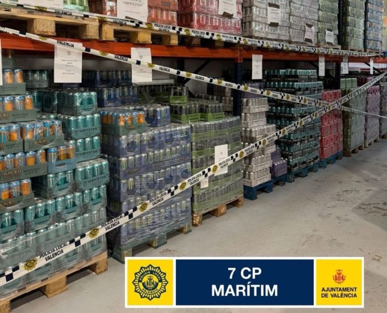 Decomisan en València 73.000 latas de refrescos y 3.000 chocolatinas sin etiqueta en español