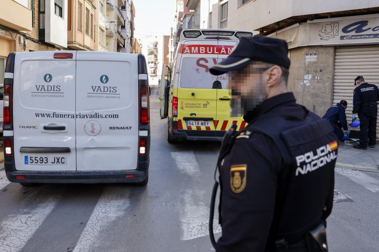 Encuentran muerto a un hombre de 75 años en una vivienda de València tras un incendio