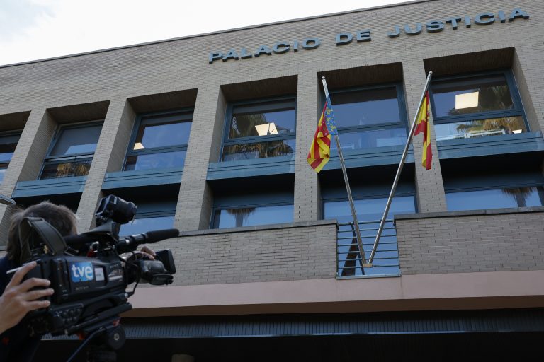 Víctimas de la DANA piden citar a Feijóo como testigo por estar informado ‘en tiempo real’