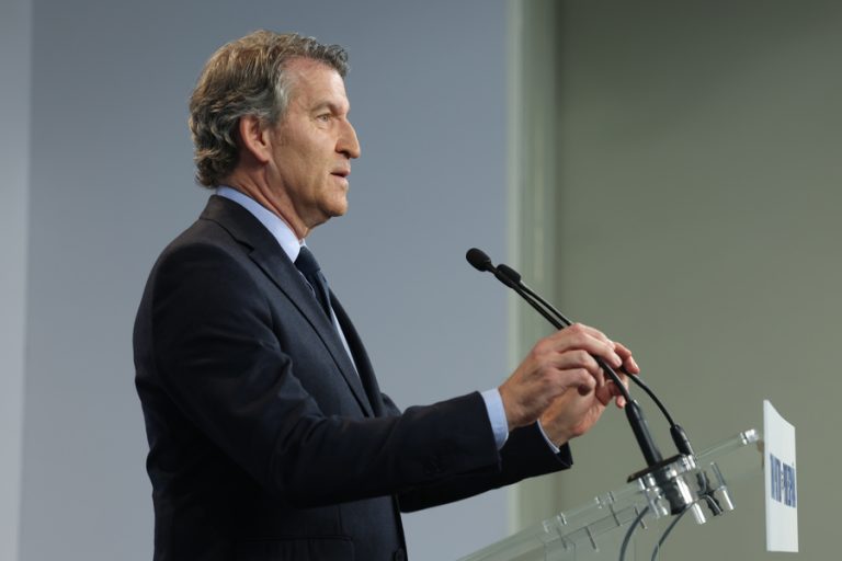 El PP asegura que Feijóo colaborará con la justicia tras ser citado por la jueza de la DANA