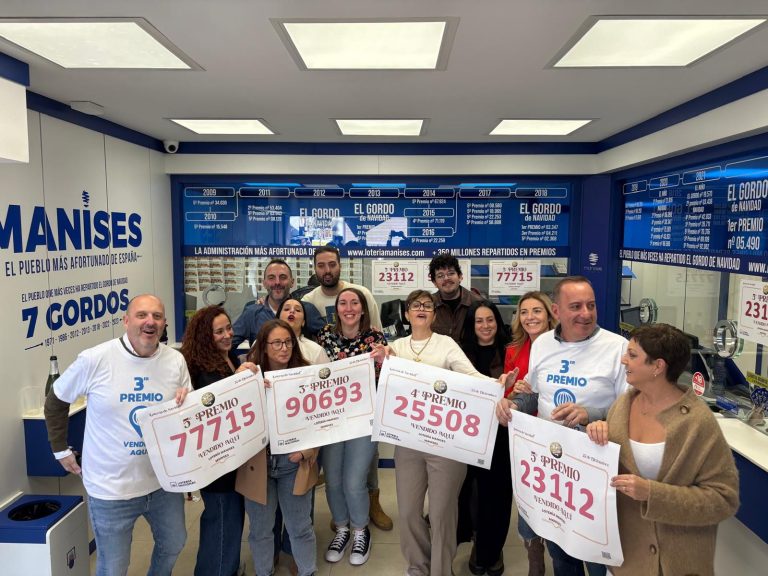 La administración 3 de Manises reparte cerca de 800.000 euros en premios de la Lotería de Navidad