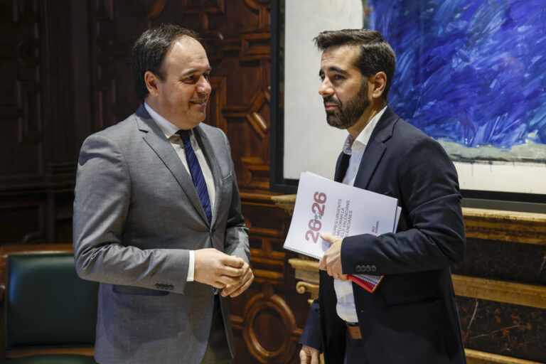 Pérez Llorca ofrece al PSPV volver a la Mesa de Les Corts y acordar la renovación de órganos estatutarios