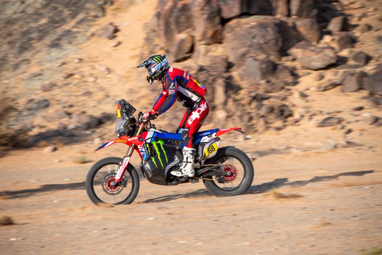 El valenciano Schareina gana la tercera etapa de motos del Dakar